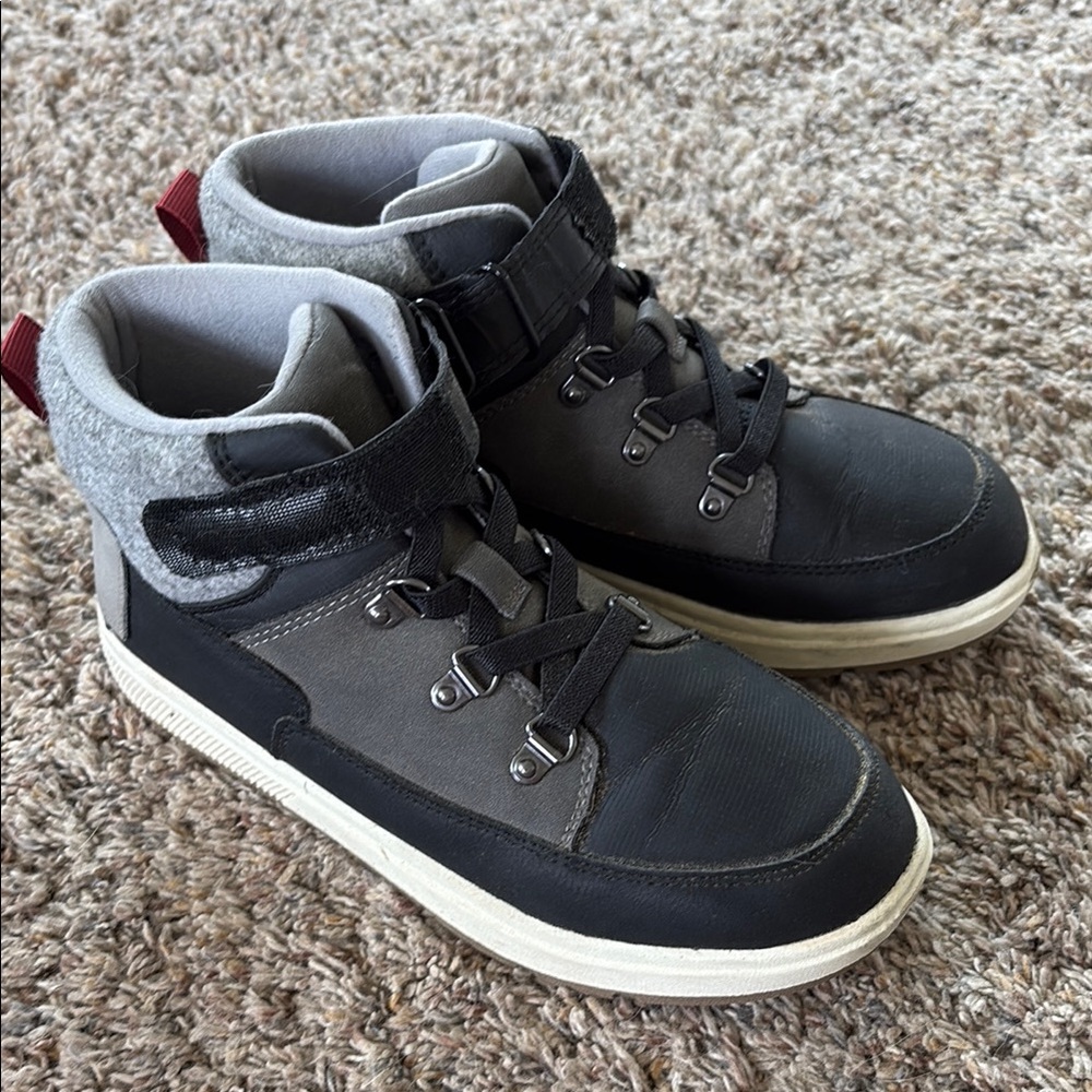 Cat & Jack Black and Gray Kids Sneakers size 3